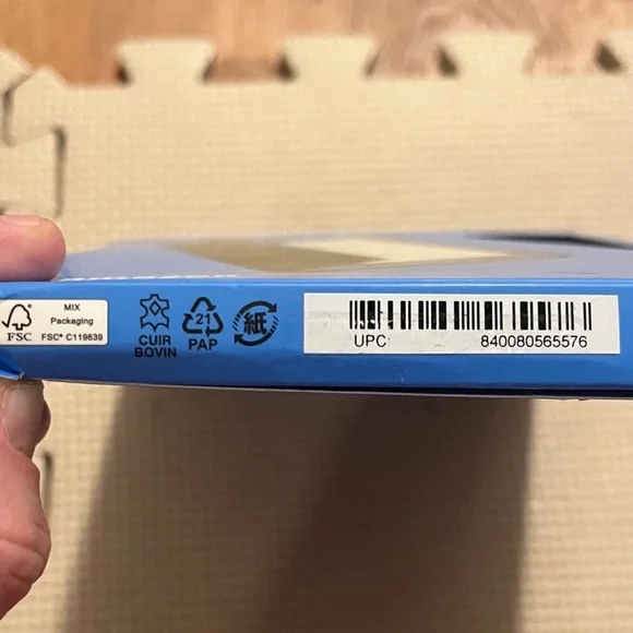 NWT Amazon Kindle Paperwhite Navy Leather COVER ONLY - Picture 2 of 10